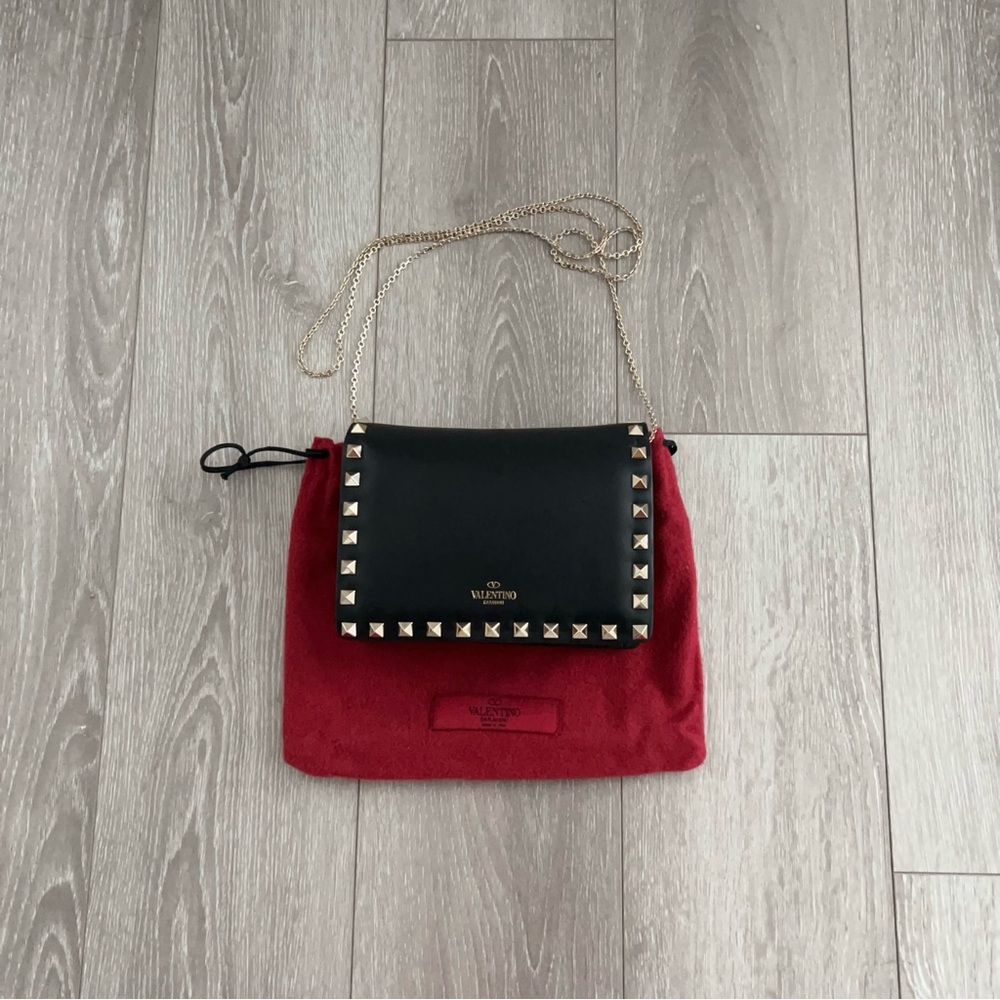 New Authenic Valentino Garavani Women's Rockstud Leather Wallet On Chain